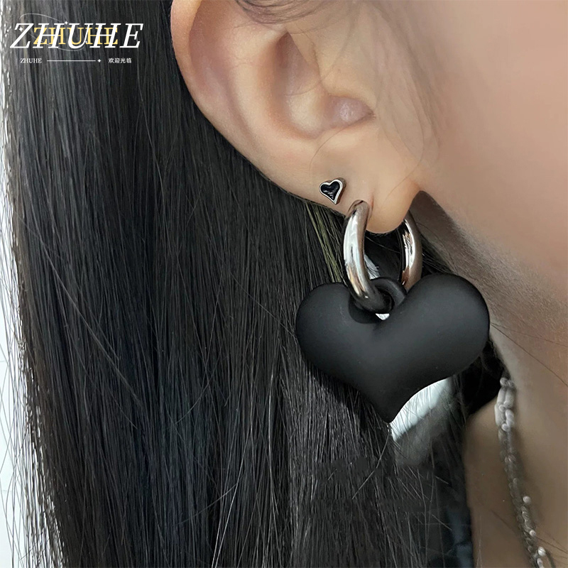 Men'S Minimalist Accessories - Minimalist Black Heart Drop Earrings for