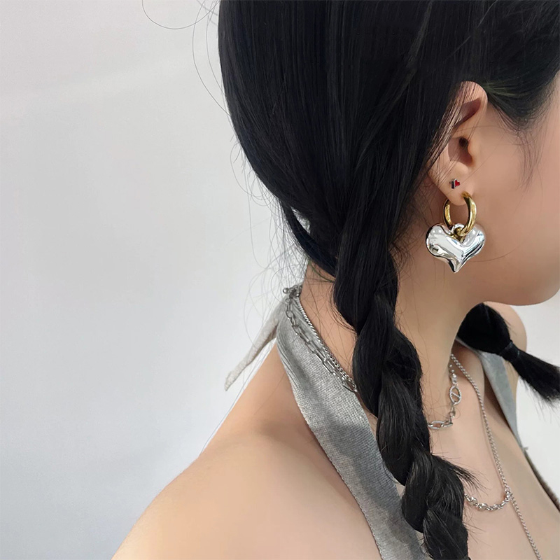 Minimalist Black Heart Drop Ea - огляд і ціна Men'S Minimalist Accessories
