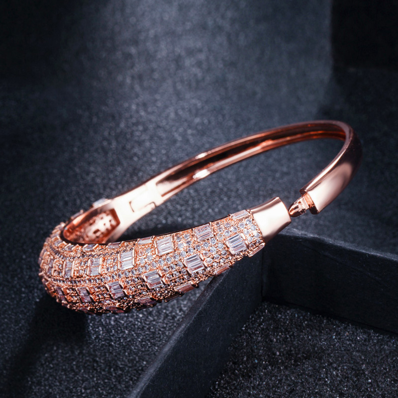 Pera Luxury Dubai Gold Color S - огляд і ціна Men Accessories In Dubai